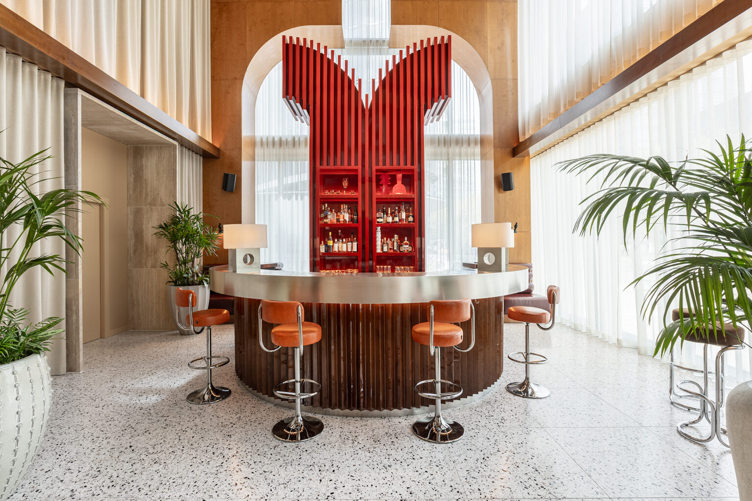 Modern szállodai lobby enteriőrfotó Budapest – Fuzesi Studio