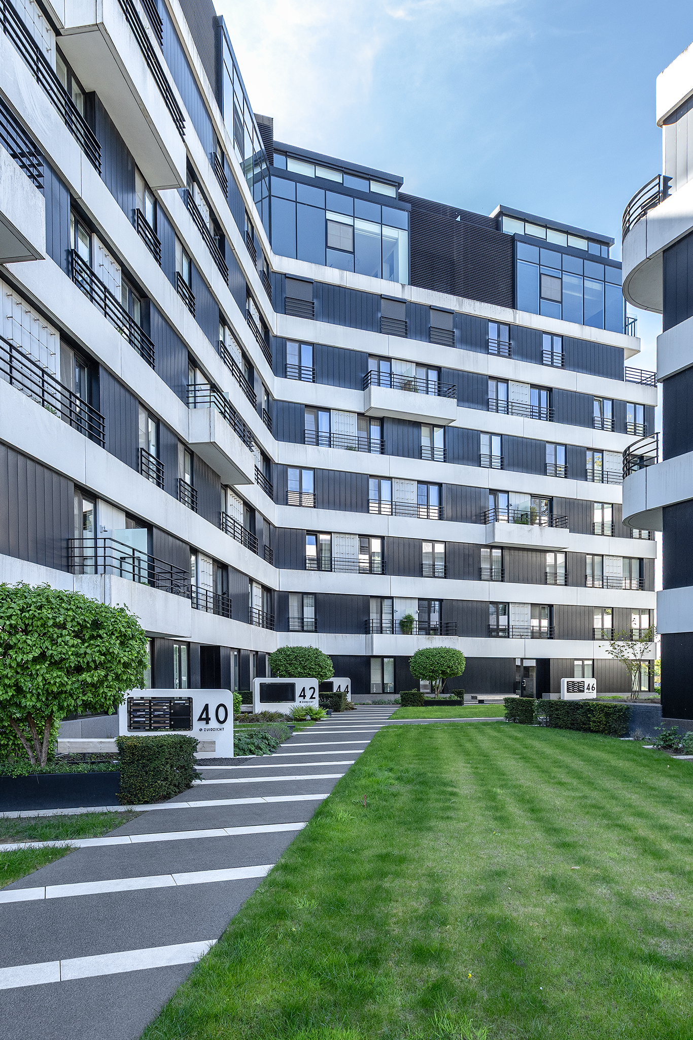 Modern szállodai lobby professzionális enteriőrfotója. A Fuzesi Studio hotelek, apartmanok és vendéglátóhelyek számára készít prémium minőségű enteriőrfotókat Budapesten és országszerte.