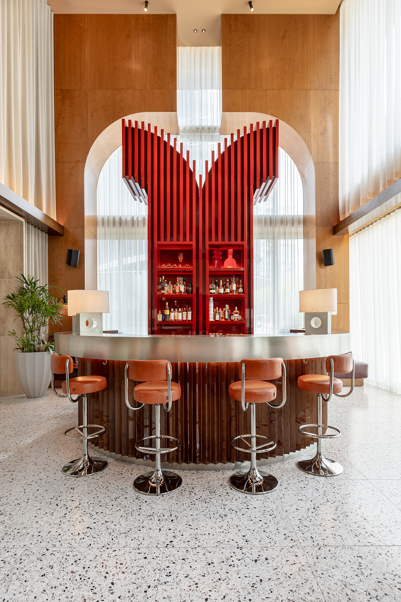 Modern szállodai lobby enteriőrfotó Budapest – Fuzesi Studio